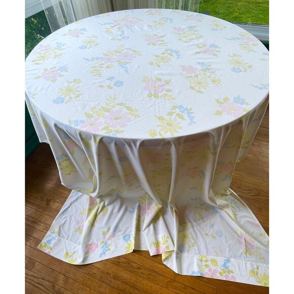 Vintage 1970s flat/top sheet, pink, blue, floral pastel, twin size bed - Picture 2 of 7